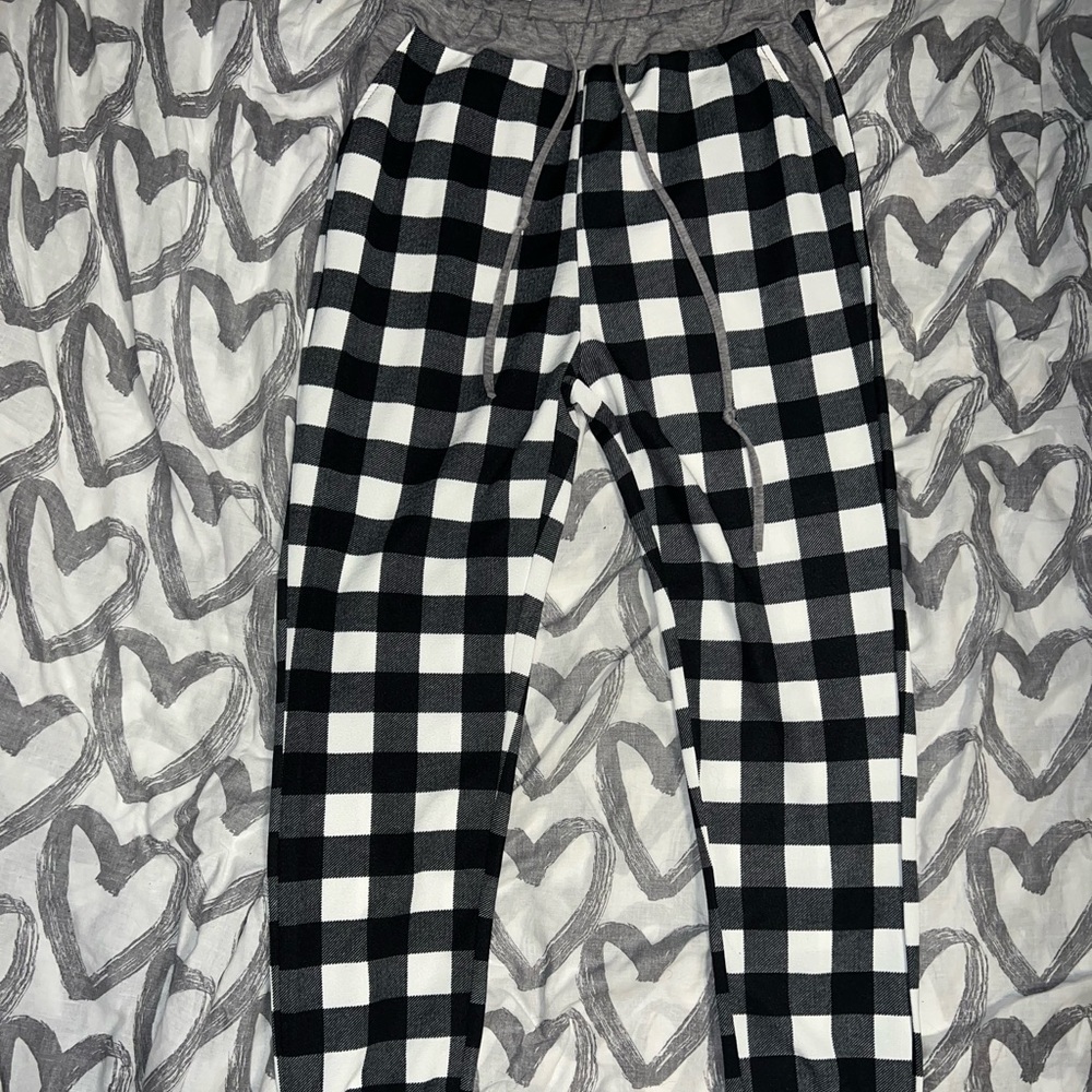 Women’s black & white Buffalo plaid pajama pants size large